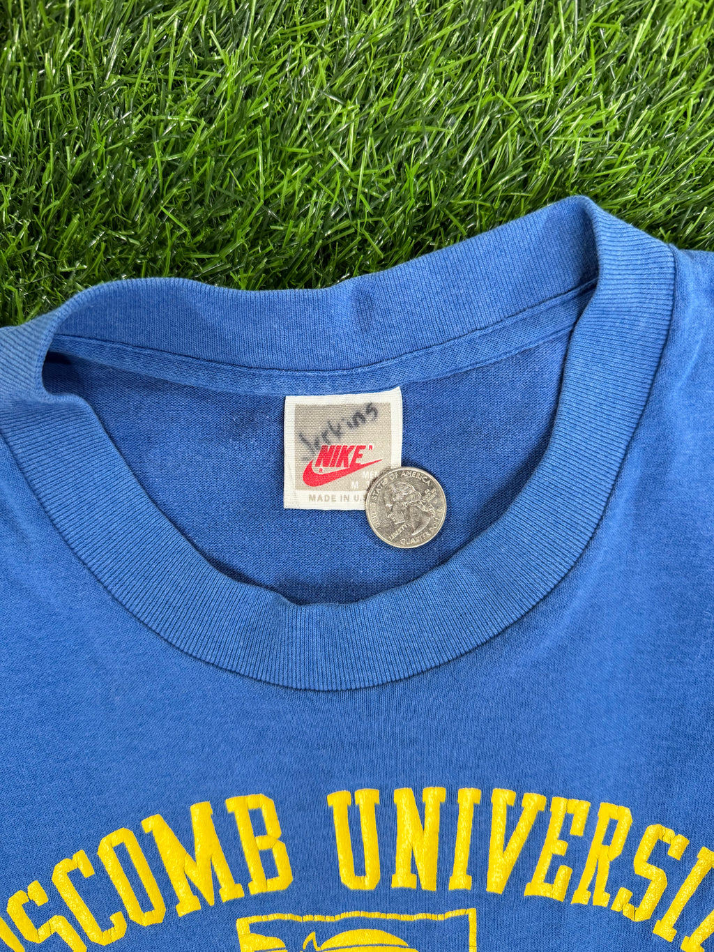 Vintage Nike Lipscomb Bisons Basketball Tshirt